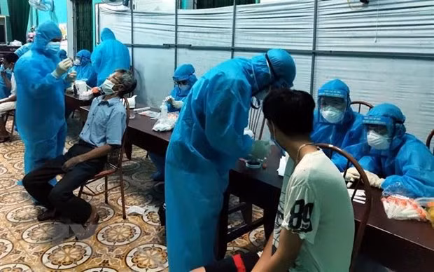 COVID-19: 50 new local infections recorded in 12 hours ảnh 1