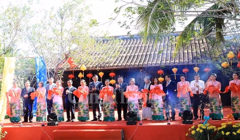 Vietnam-International Silk and Brocade Festival opens in Quang Nam ảnh 1