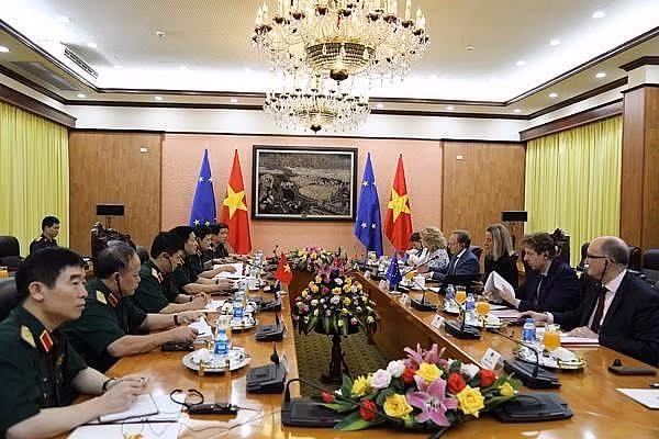 Vietnam, EU seek to boost ties in defence, security ảnh 1