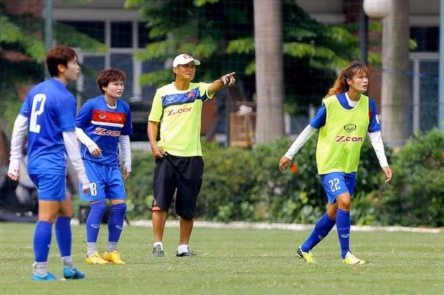 Vietnamese women’s team head to Thailand in search of glory ảnh 1
