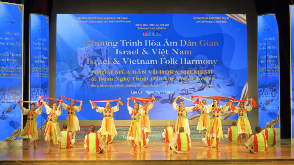 Vietnamese, Israeli folk programme thrills audiences in Lao Cai ảnh 1