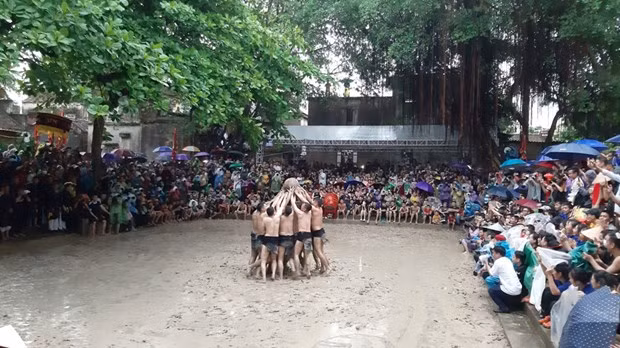 Van Village mud ball wrestling – sun worship and fun in the mud ảnh 2