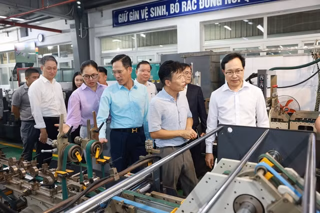 Samsung Vietnam supports 12 businesses to develop smart factories ảnh 1