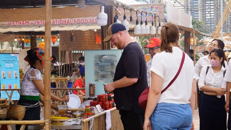 Da Nang promotes non-cash payment in tourism ảnh 2