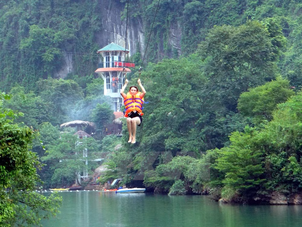 Vietnam’s longest zip-line lures tourists to Quang Binh ảnh 1