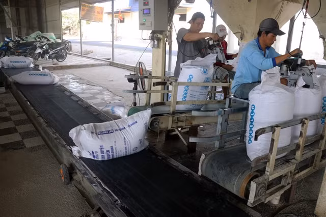 Trade surplus in Q1 reaches more than 2 billion USD ảnh 1