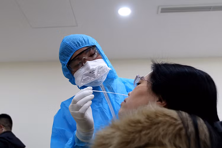 NA deputies, reporters to cover NA’s 11th sitting tested for coronavirus ảnh 1 NA deputies, reporters to cover NA’s 11th sitting tested for coronavirus ảnh 1