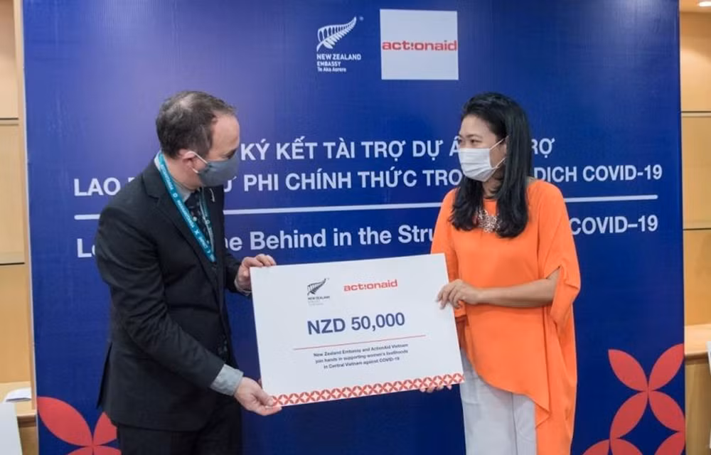New Zealand supports pandemic-hit informal female workers in central Vietnam ảnh 1