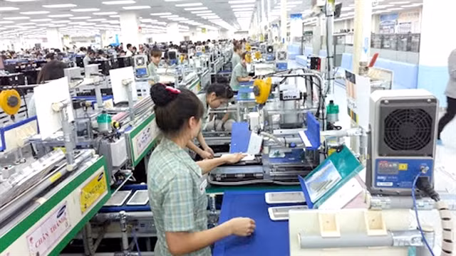 Electronics leads HCM City industrial revival ảnh 1