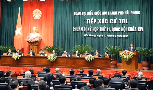 PM Nguyen Xuan Phuc meets Hai Phong voters ảnh 2