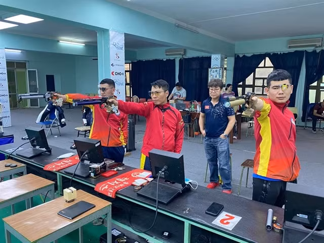 Marksman Tran Quoc Cuong shoots for Olympic slot in India ảnh 1