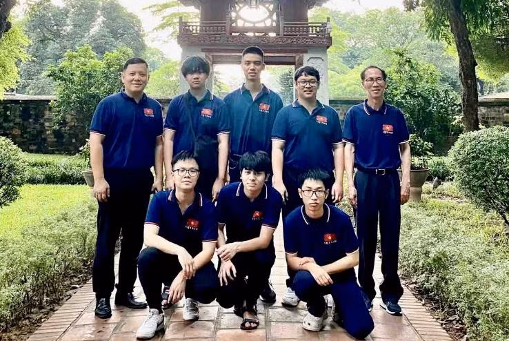 Amazing feat for the 2023 Int’l Mathematical Olympiad team ảnh 1