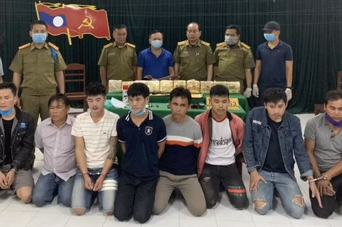 Eight Lao nationals caught smuggling 10kg of meth into Vietnam ảnh 1
