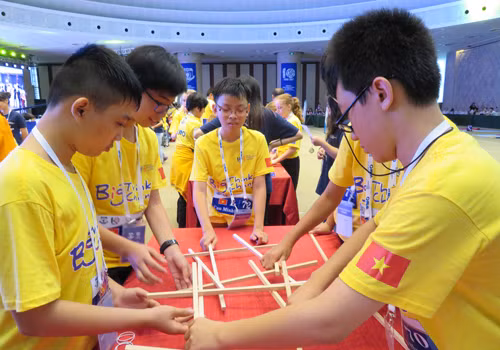 Vietnamese students excel at World Mathematics Olympiad ảnh 1