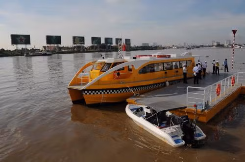 HCM City rolls out first river-bus service ảnh 1