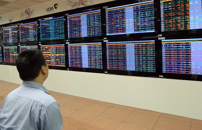 Vietnam shares tumble on global tension ảnh 1