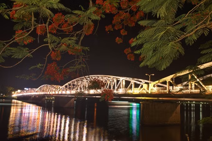 Hue’s iconic bridge gets a makeover ảnh 1