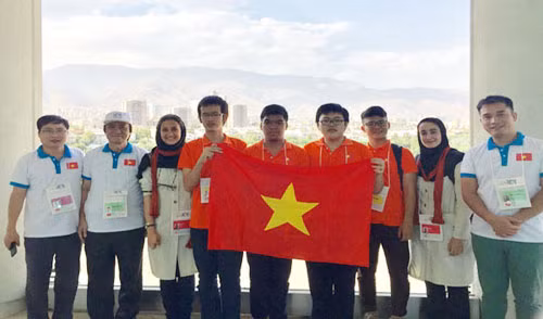 Vietnam bags one gold, two bronzes at Int’l Olympiad in Informatics ảnh 1