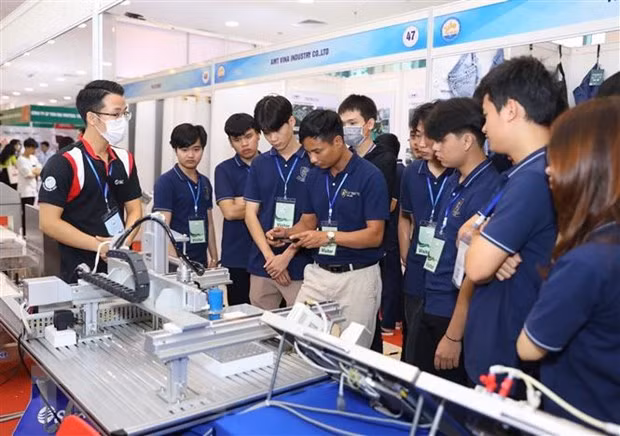 Exhibition displays Hanoi's key industrial products ảnh 1