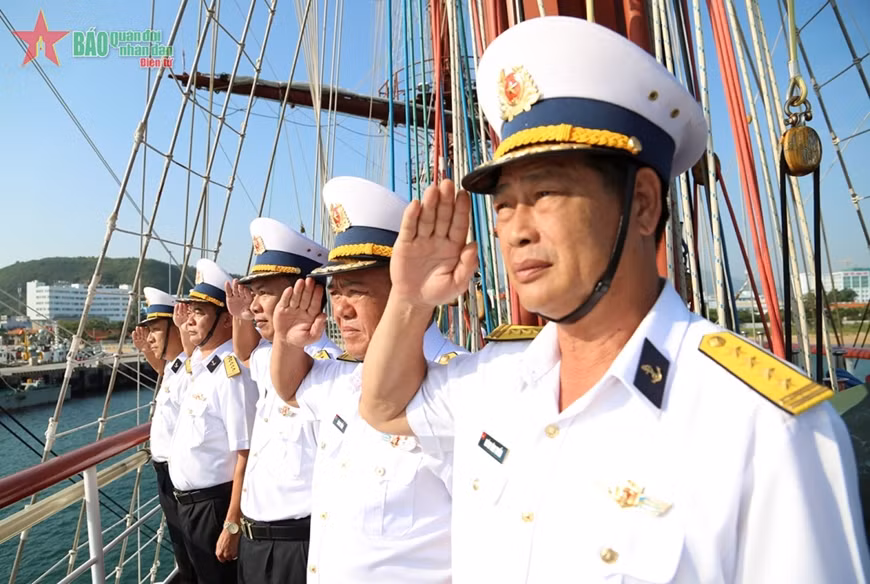 Sailing Ship 286-Le Quy Don completes military diplomatic mission ảnh 1