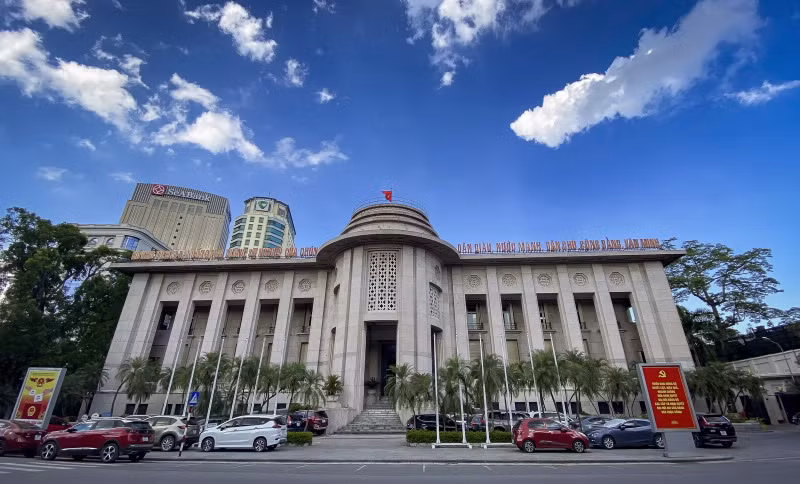 State Bank adjusts USD/VND exchange rate band to 5% ảnh 1