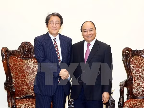 PM lauds Japanese ambassador’s efforts to boost bilateral ties ảnh 1