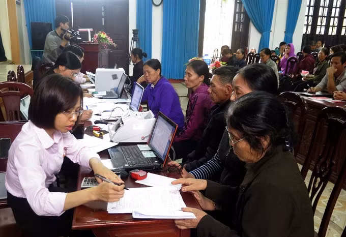 PM urges lower interest rates, stable taxes ảnh 1