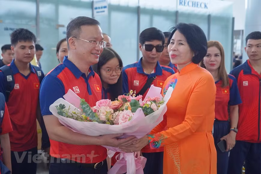 Vietnamese athletes depart for fourth ASIAN Para Games ảnh 2