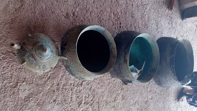 Copper artefacts unearthed in central Nghe An province ảnh 1 Copper artefacts unearthed in central Nghe An province ảnh 1