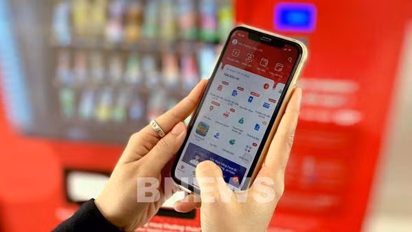 Three mobile network providers seek permission to launch mobile money services ảnh 1