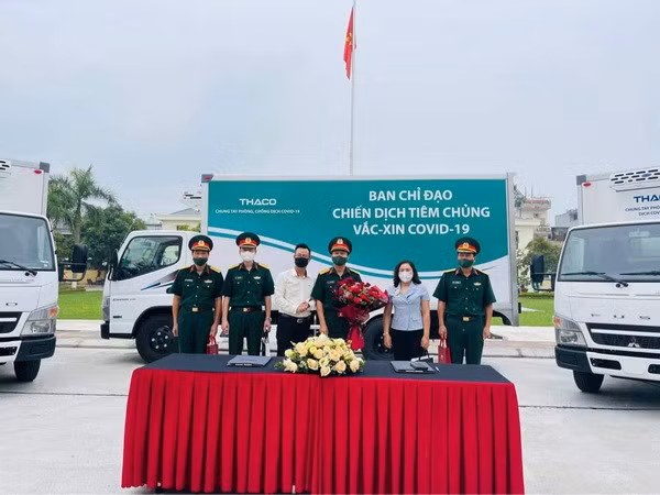 Refrigerated trucks allocated to Military Regions for COVID-19 vaccine transport ảnh 1