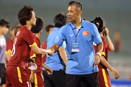 Chung back to coach Vietnamese women's football team ảnh 1