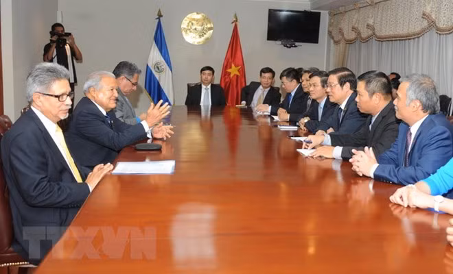Vietnamese Party delegation visits El Salvador ảnh 1