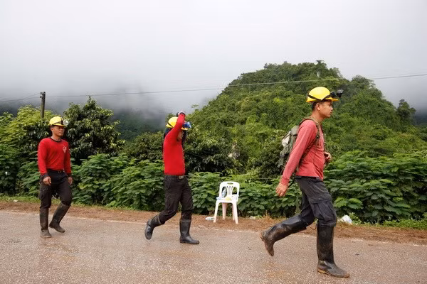 Thailand begins third mission to rescue all left in flooded cave ảnh 1
