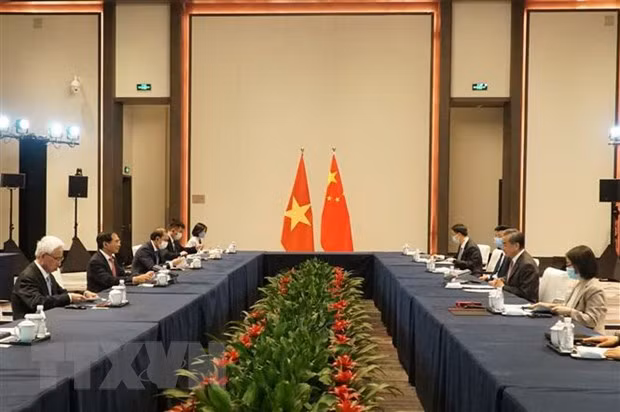 Vietnamese, Chinese Foreign Ministers hold talks ảnh 2