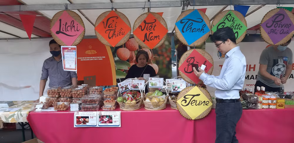 First outdoor Vietnamese cuisine festival held in Paris ảnh 2 First outdoor Vietnamese cuisine festival held in Paris ảnh 2
