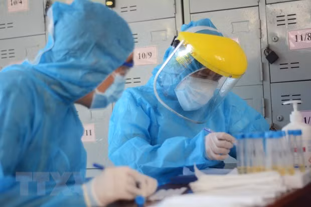 Vietnam reports two more COVID-related deaths ảnh 1