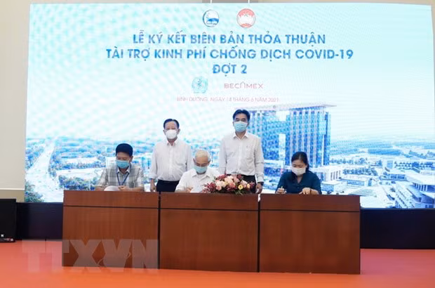  Becamex IDC aids mass COVID-19 testing in Binh Duong's IPs ảnh 1
