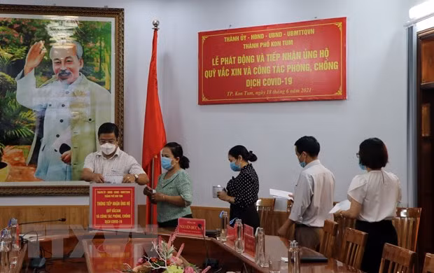 National COVID-19 vaccine fund receives over 321 mln USD ảnh 1