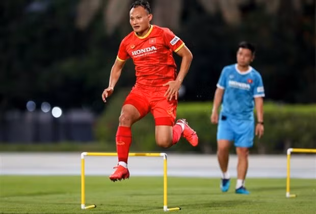 Int’l football body highlights veteran midfielder’s role in World Cup qualifiers ảnh 1