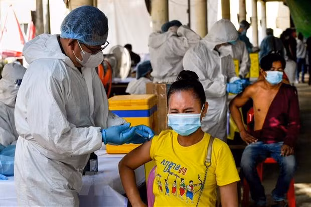 Cambodia records surge in COVID-19 cases again ảnh 1