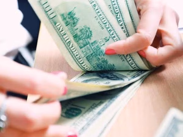 Reference exchange rate down 10 VND ảnh 1