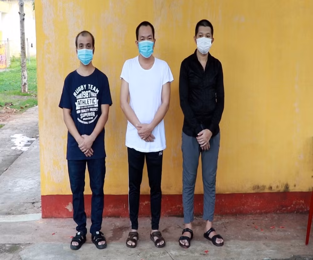 Three men prosecuted for arranging illegal exit for foreigners in Vietnam ảnh 1