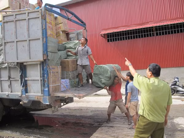 Smuggling, trade fraud more complicated ảnh 1