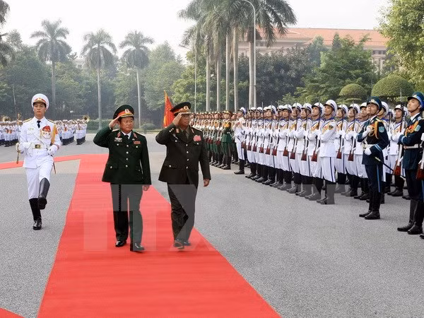 Vietnam, Laos enhance military cooperation ảnh 1