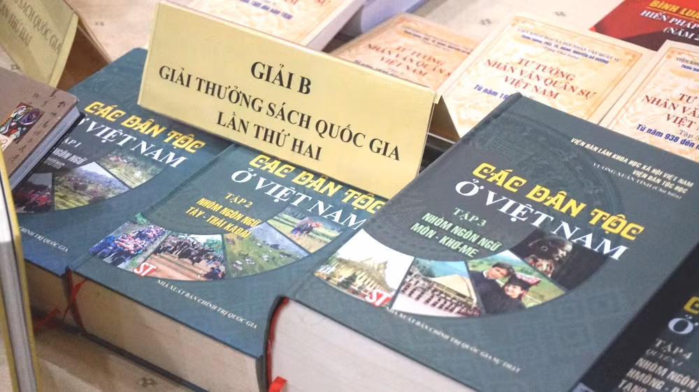 Second edition of book series on Vietnam’s ethnic groups launched ảnh 1