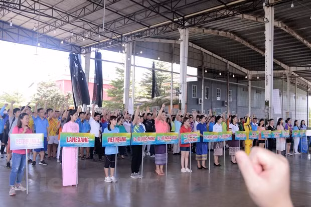 Sport exchange programme helps strengthen Vietnam-Laos solidarity ảnh 1