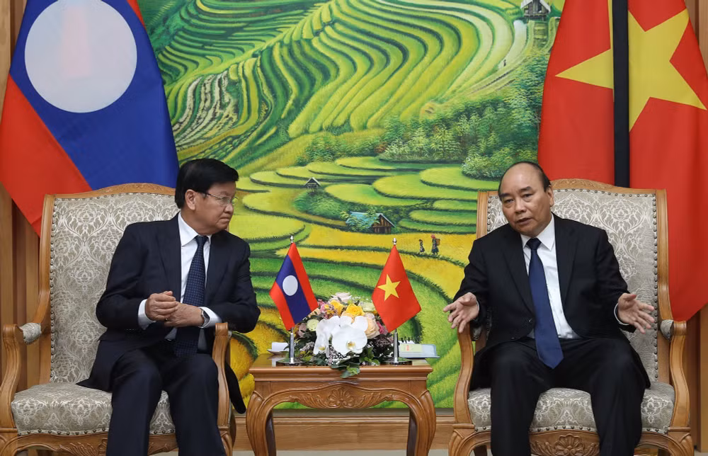 Prime Minister hosts Lao counterpart ảnh 1