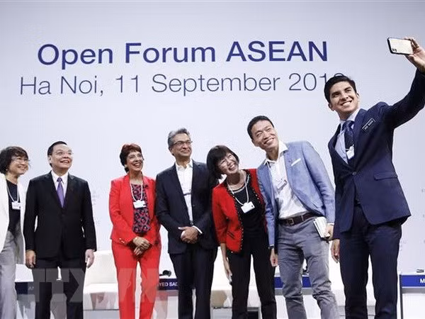 Public join open forum discussion on ASEAN 4.0 ảnh 2