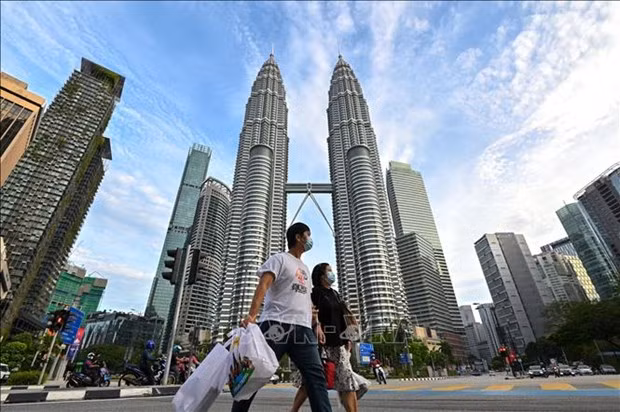 Malaysia to raise service tax from March ảnh 1